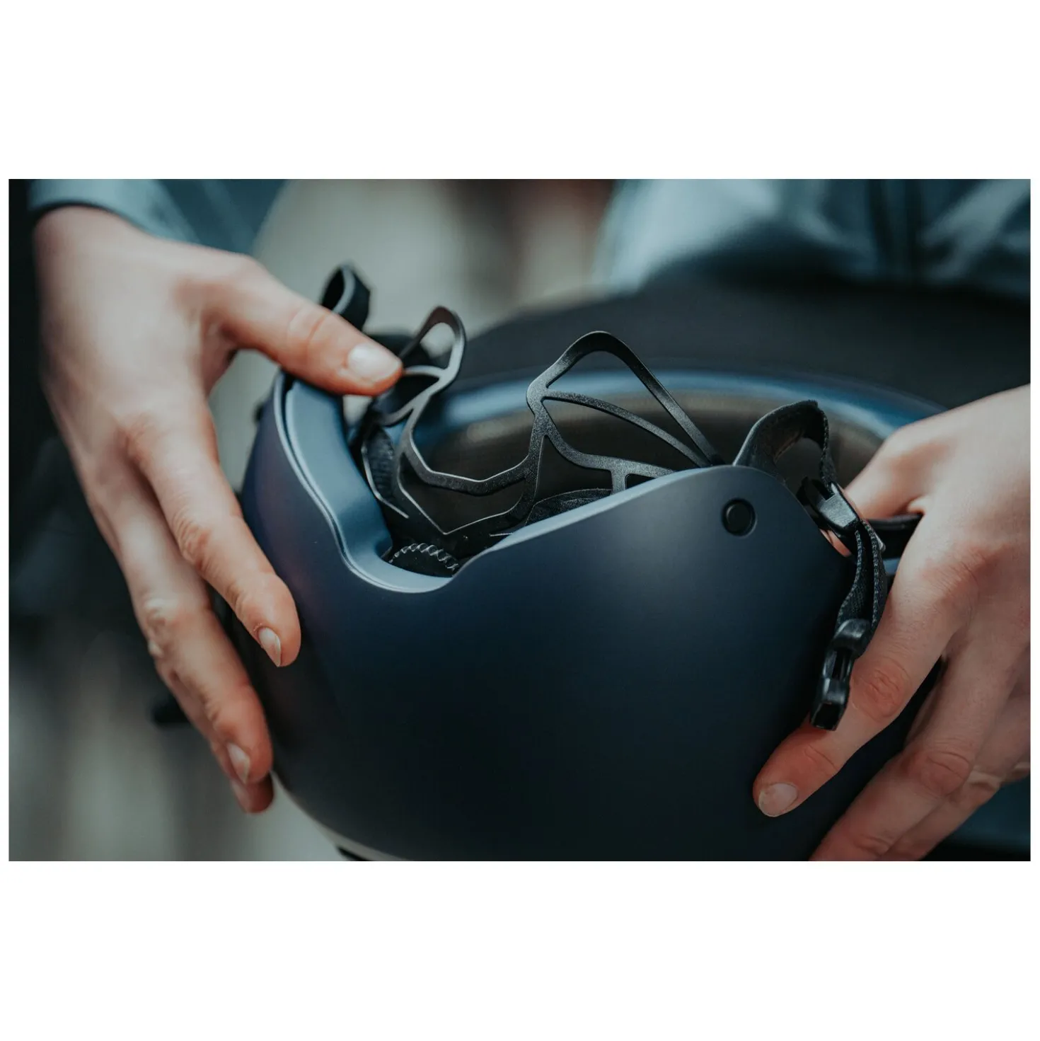 ABUS PIKEUR Reithelm AirLuxe Pure Long Visor